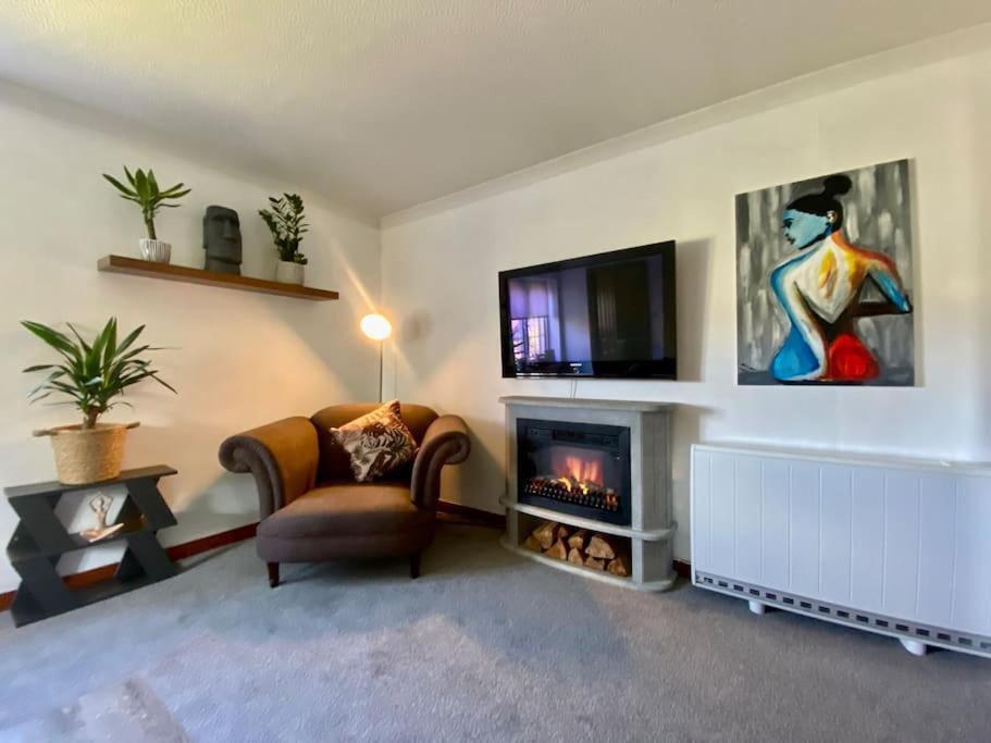 Apartment With Parking, Close To The Raigmore Hospital إينفيرنيس المظهر الخارجي الصورة